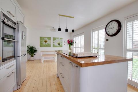28 Chestnut Road, Brockenhurst, SO42 7RF