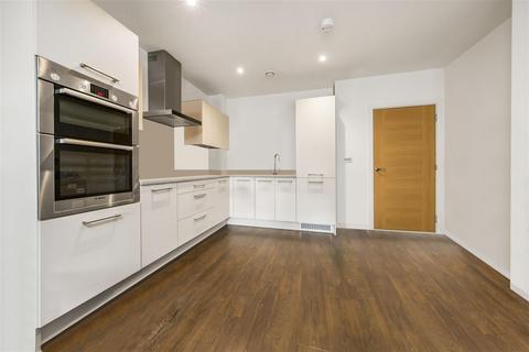 3 bedroom apartment for sale, London Road, Isleworth