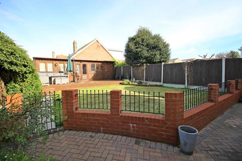 4 bedroom detached house for sale, Downs Road, Ramsgate