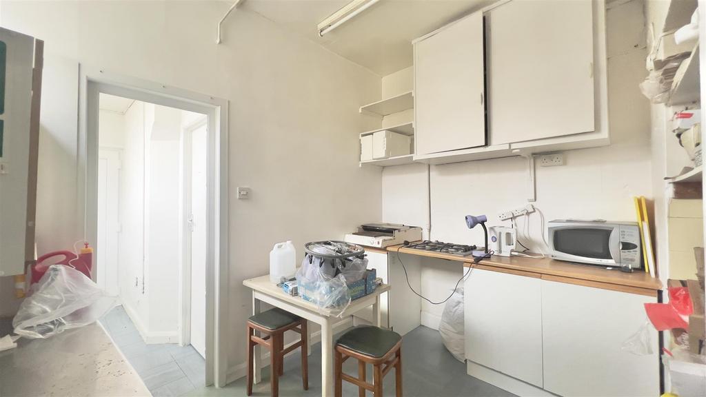 17b Commercial Unit
