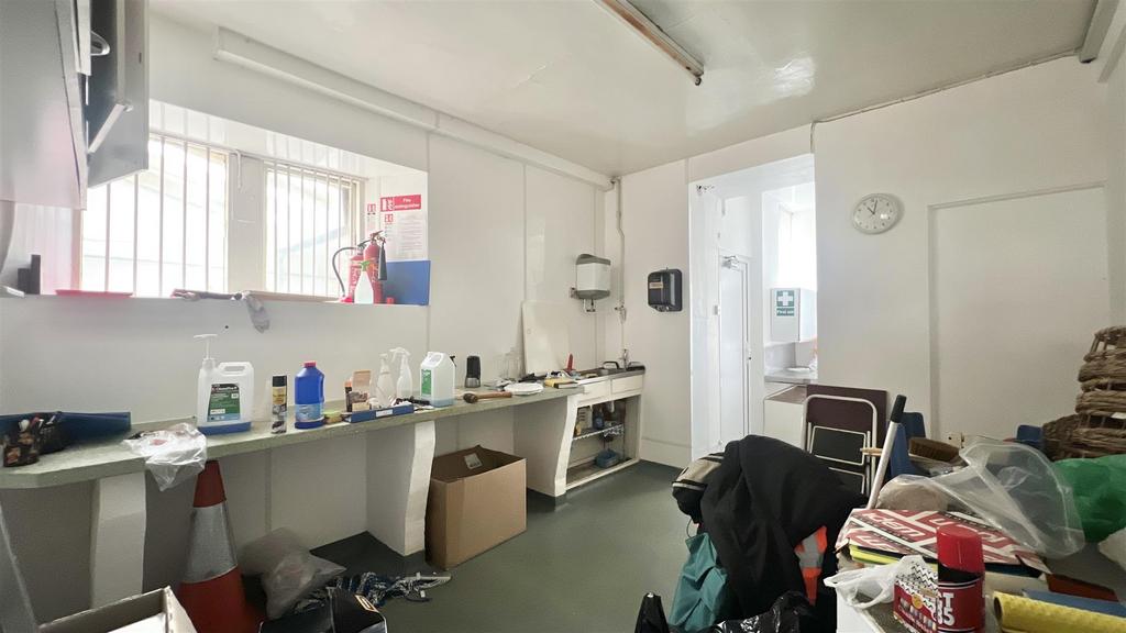 17b Commercial Unit