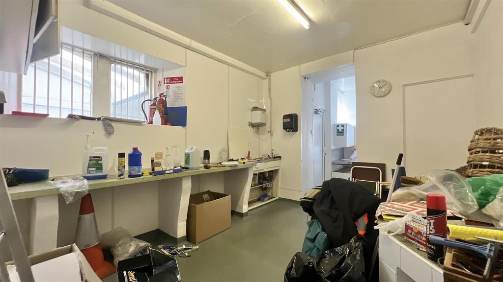 17b Commercial Unit