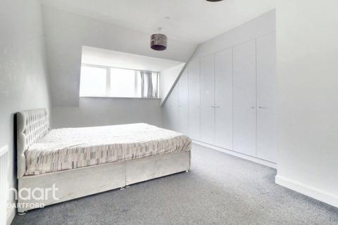 4 bedroom semi-detached house for sale - Burroughs Drive, Dartford