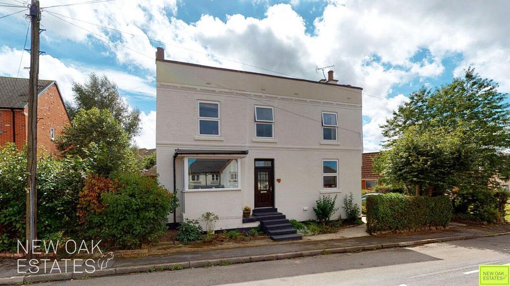 Lower Pilsley S45 4 bed detached house for sale £325,000