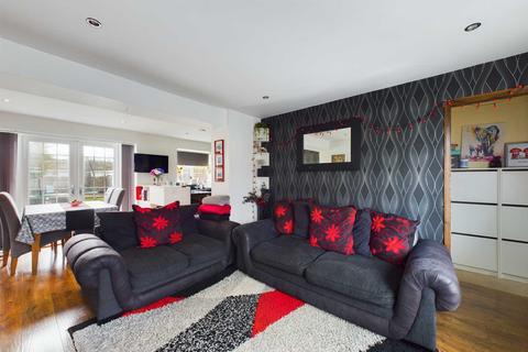422 Long Chaulden, Hemel Hempstead, HP1 2NS