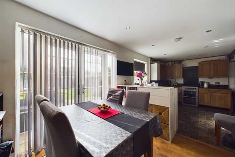 422 Long Chaulden, Hemel Hempstead, HP1 2NS