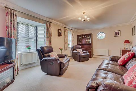 4 bedroom detached house for sale, Langham Drive, Rayleigh, SS6