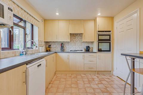 4 bedroom detached house for sale, Langham Drive, Rayleigh, SS6