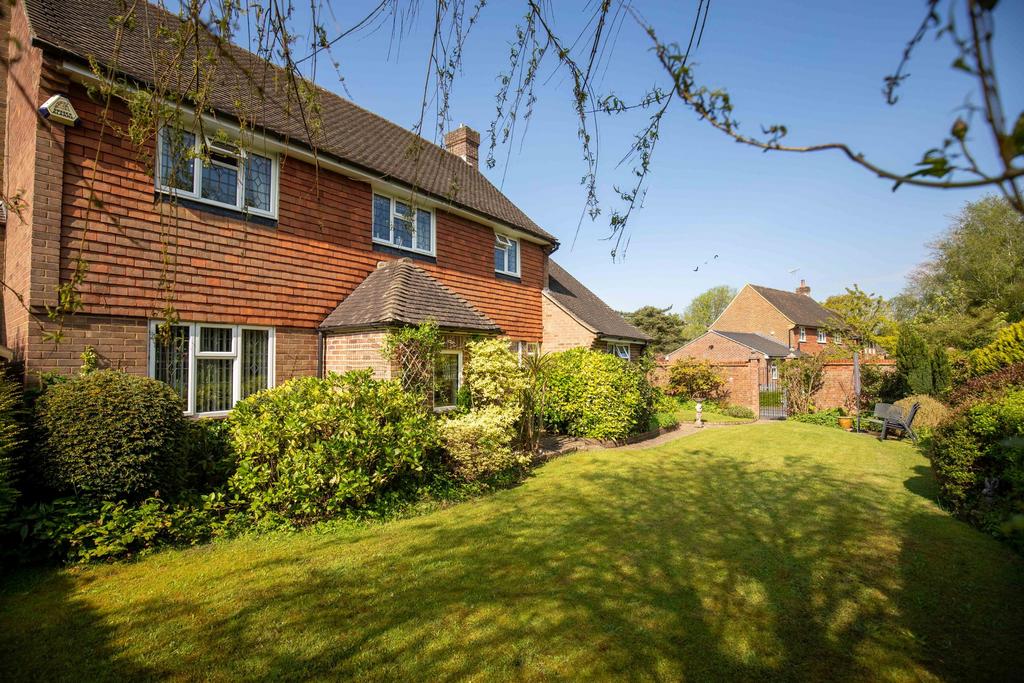 Wellfield Lewes Road, East Grinstead RH19 3 bed detached house for sale