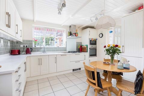 3 bedroom detached house for sale, Lewes Road, East Grinstead RH19