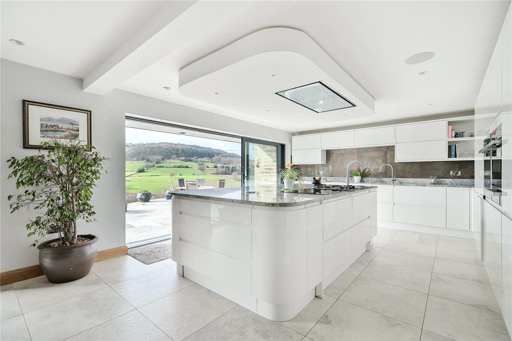 Lamb Hall Road, Longwood, Huddersfield, West Yorkshire, HD3 5 bed detached house for sale £850,000