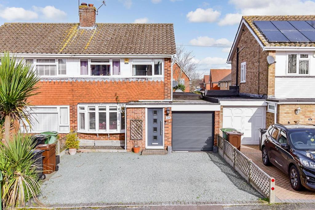 Mayfair Avenue, Loose, Maidstone, Kent 3 bed semidetached house for