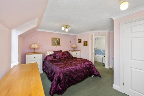 2 bedroom flat for sale, High Street, Billingshurst, RH14