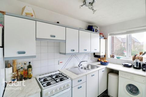1 bedroom apartment for sale, Chase Road, London