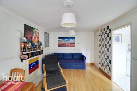 1 bedroom apartment for sale, Chase Road, London