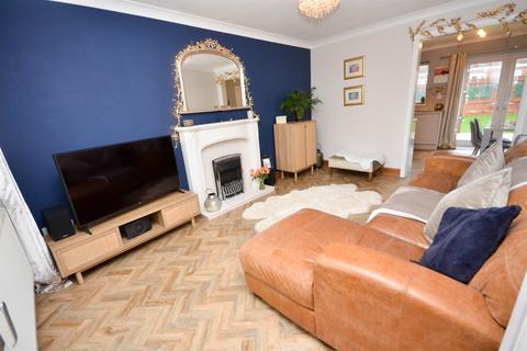4 bedroom semi-detached house for sale - Duchess Crescent East, Jarrow