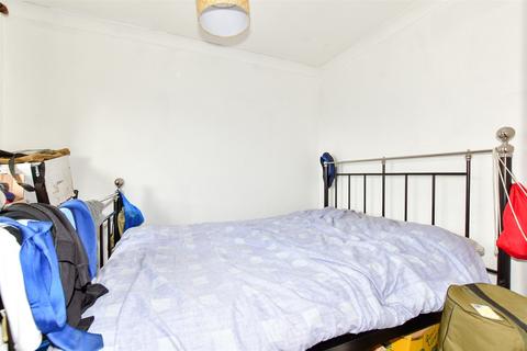 82b Ashley Avenue, Folkestone, CT19 4PJ