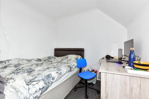 82b Ashley Avenue, Folkestone, CT19 4PJ