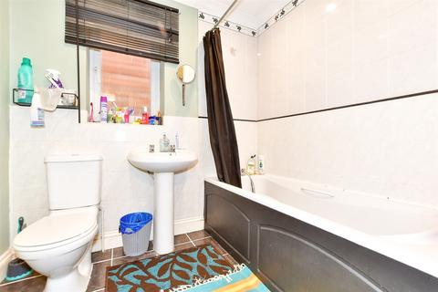 82b Ashley Avenue, Folkestone, CT19 4PJ