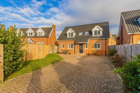 4 bedroom detached house for sale, Church Road, Earsham