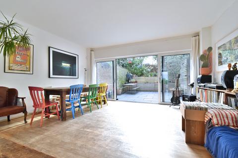 7 Grassmount, London, SE23 3UW