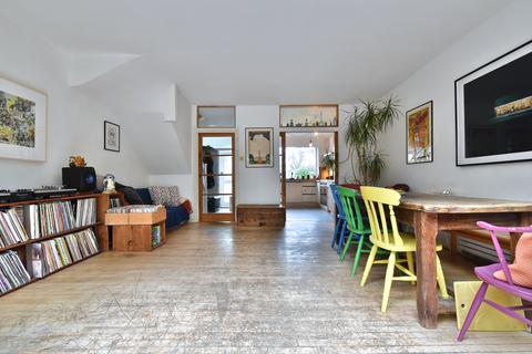 7 Grassmount, London, SE23 3UW