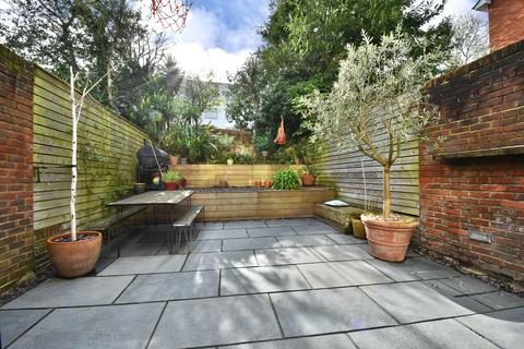 7 Grassmount, London, SE23 3UW