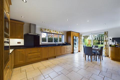 4 bedroom detached house for sale, Chapel Road, Hinderclay