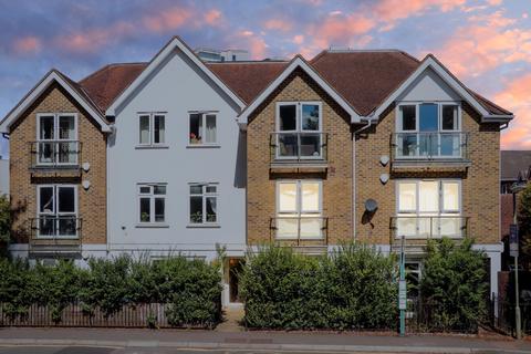 2 bedroom flat for sale, Flat 5 3 York Road, Woking