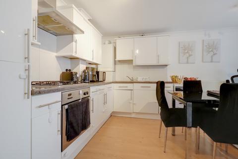 2 bedroom flat for sale, Flat 5 3 York Road, Woking