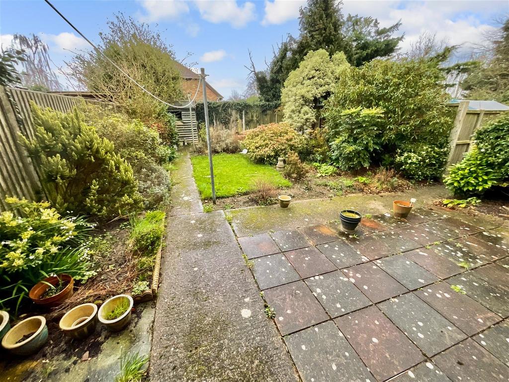 The Charltons, BoughtonUnderBlean, Faversham, Kent 3 bed end of terrace house for sale £300,000