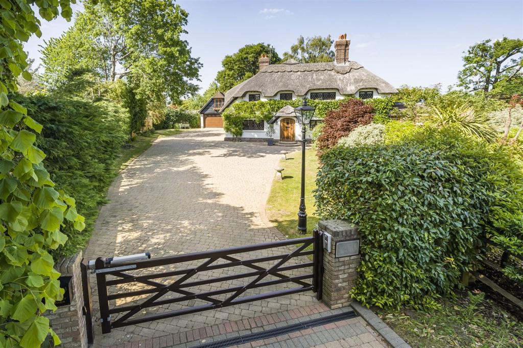 Mead Lane, Storrington, RH20 4 bed detached house for sale £1,150,000