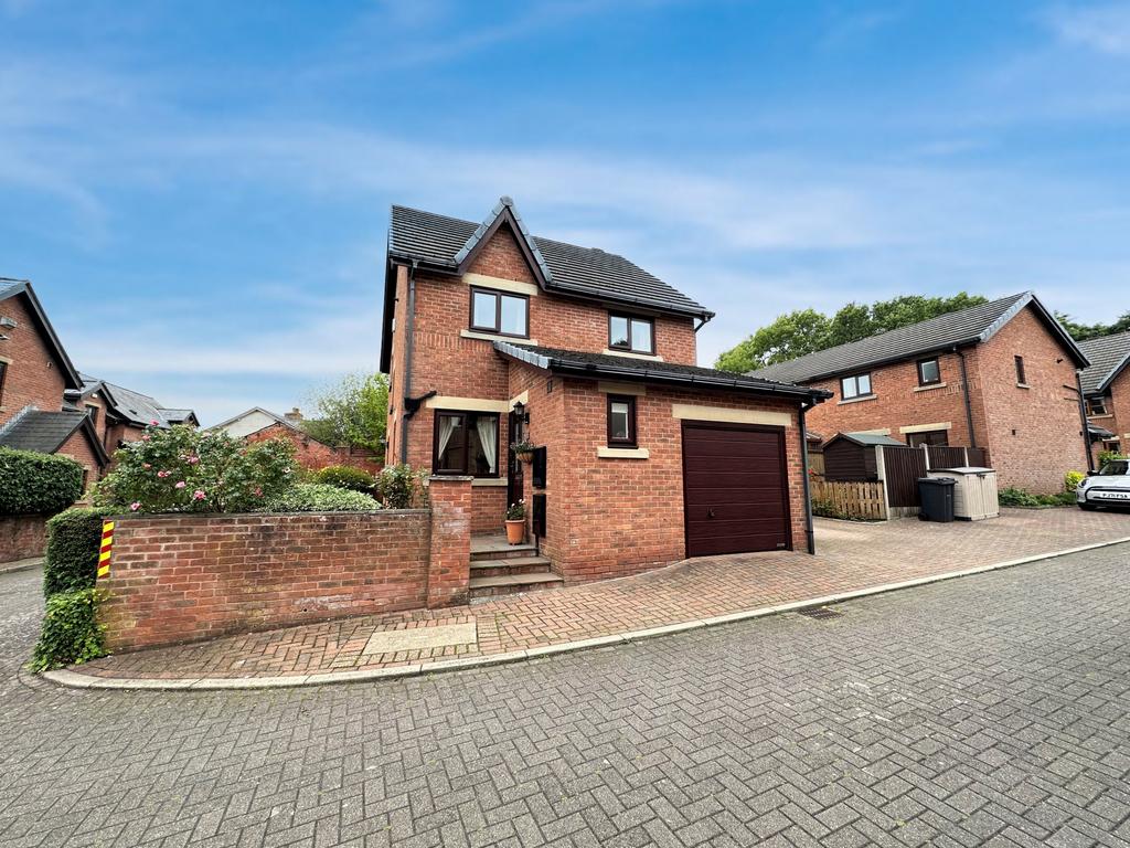 Dixons Farm Mews, Clifton PR4 3 bed detached house for sale £240,000