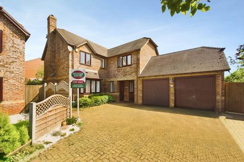 5 bedroom detached house for sale, Mallard Close, Aylesbury HP19