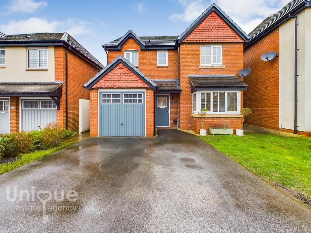 Oakwood Drive, Wesham PR4 4 bed detached house for sale £300,000