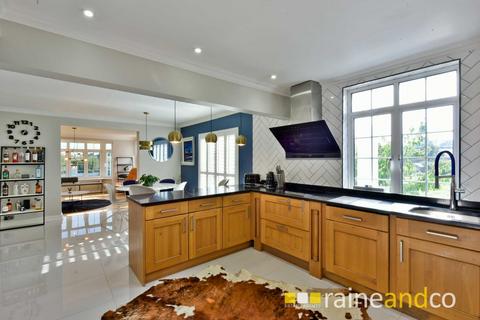 7 bedroom detached house for sale, St Albans Road, Codicote