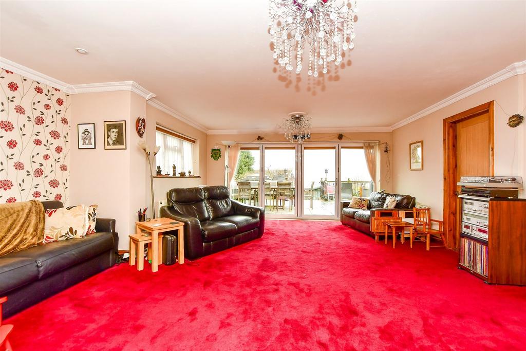 Windmill Street, Frindsbury, Rochester, Kent 3 bed detached bungalow