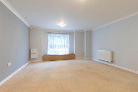 2 bedroom flat for sale, Annecy Court, Queens Place, Cheltenham, GL51