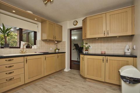 10 Upton Close, Folkestone, CT19 5UG
