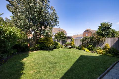 10 Upton Close, Folkestone, CT19 5UG