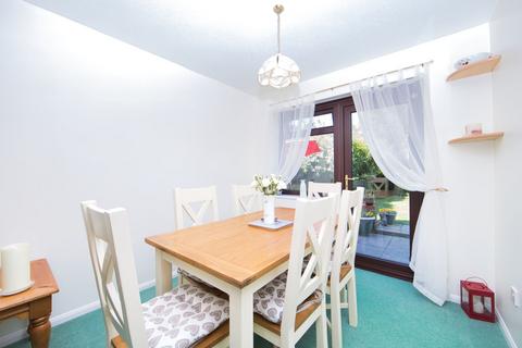 10 Upton Close, Folkestone, CT19 5UG