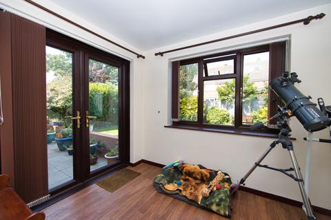 10 Upton Close, Folkestone, CT19 5UG