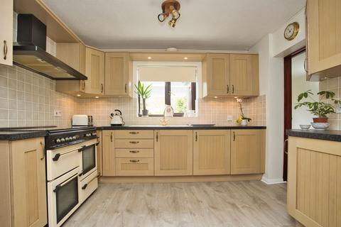 10 Upton Close, Folkestone, CT19 5UG