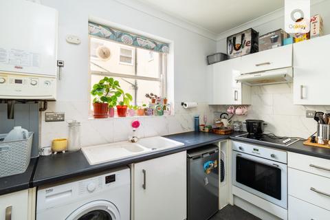 1 bedroom flat for sale, Chain Pier House, Marine Parade, Brighton