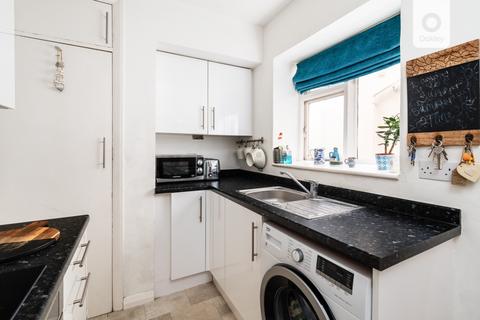 2 bedroom flat for sale, Chichester Close, Chichester Place, Brighton