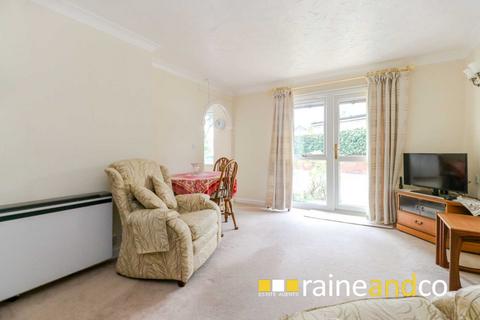1 bedroom retirement property for sale, Pond Court, The Ridgeway, Hitchin