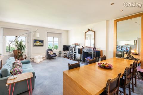 2 bedroom flat for sale, Adelaide Crescent, Hove