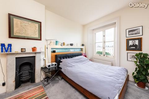 2 bedroom flat for sale, Adelaide Crescent, Hove