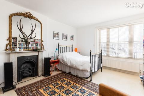 2 bedroom flat for sale, Adelaide Crescent, Hove