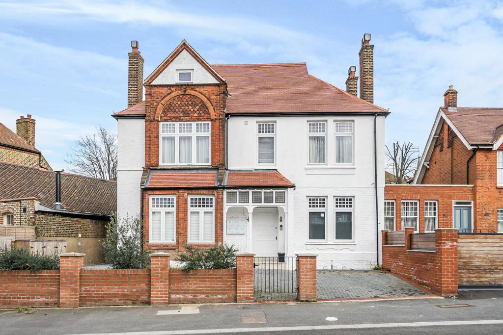 Ambleside Avenue, Streatham 2 bed flat £500,000